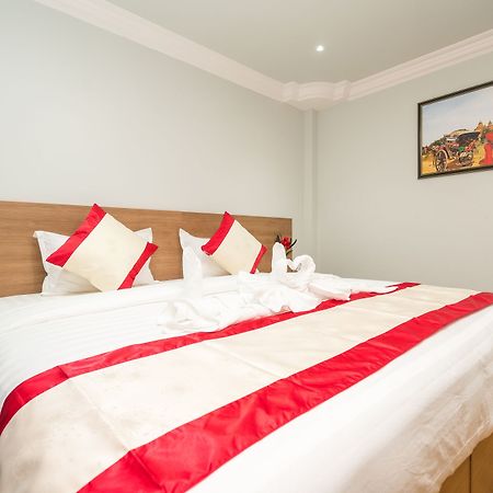 Sakura Hotel Янгон Екстериор снимка