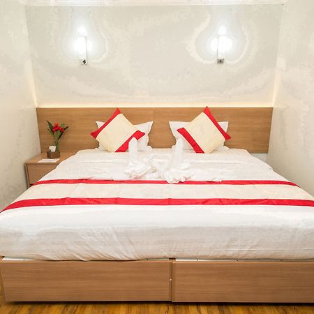 Sakura Hotel Янгон Екстериор снимка